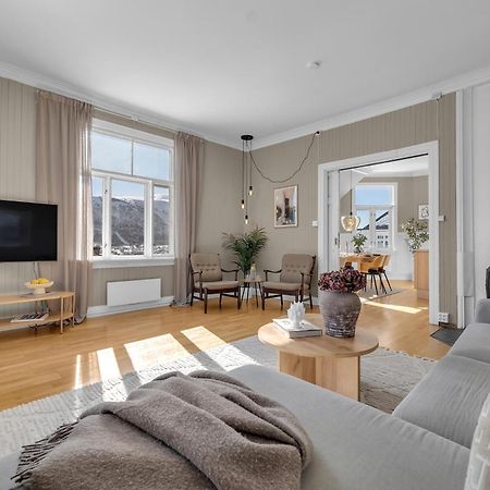 Lovely City Center Apartment With Amazing Views And Free Parking! Тромсе Екстер'єр фото